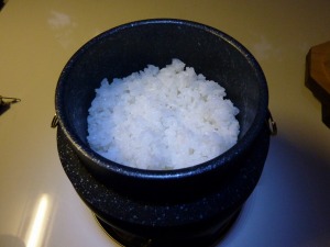 釜めしコンロ付セットで炊飯した白米