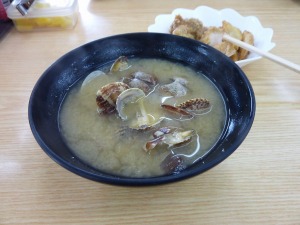つるや食堂の貝汁
