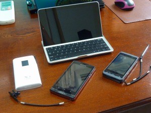 Nexus7とWiFiルータとスマホとガラケー