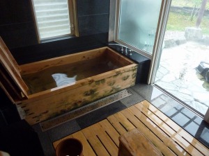 ログハウスの内湯_20130420