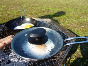 ちびパンで目玉焼き_20130428