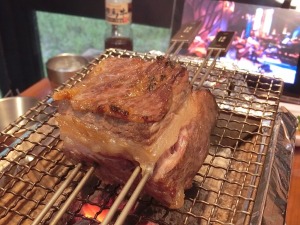 焼けてきた黒毛和牛ブロック_20150815