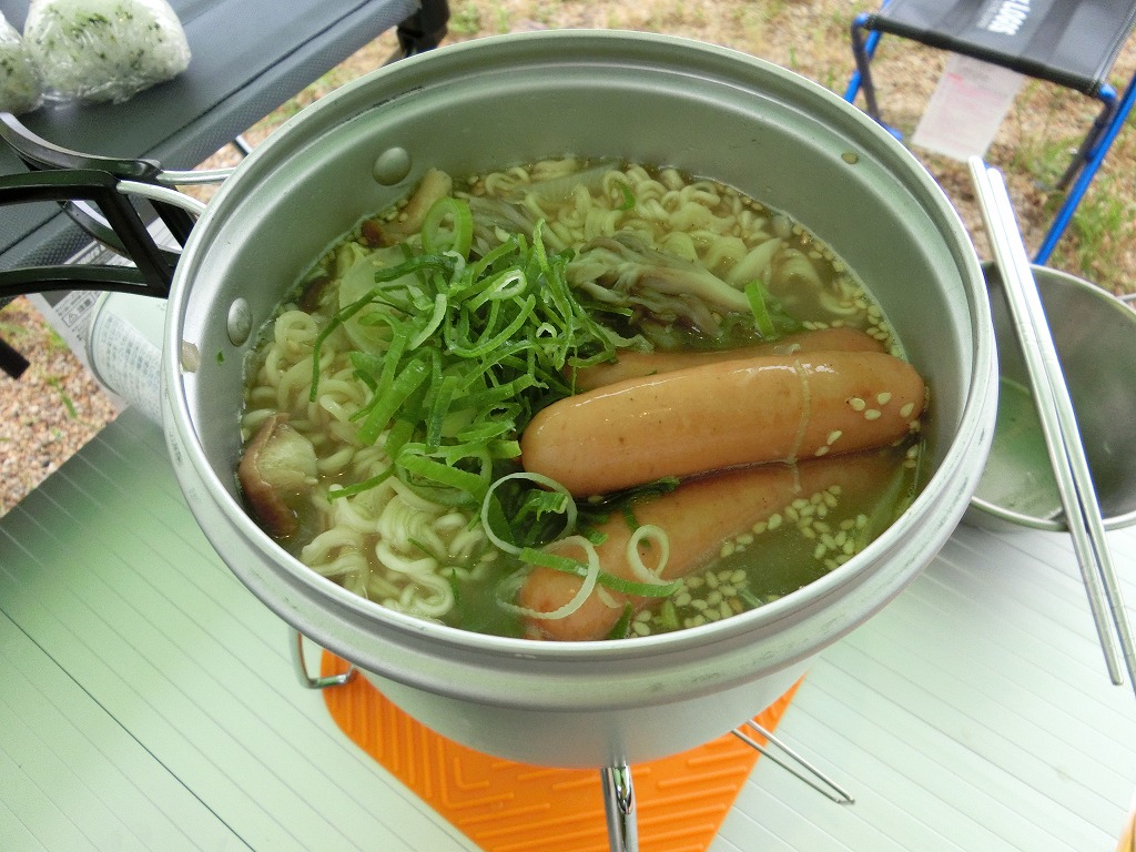 クッカーで袋麺を調理_20160529